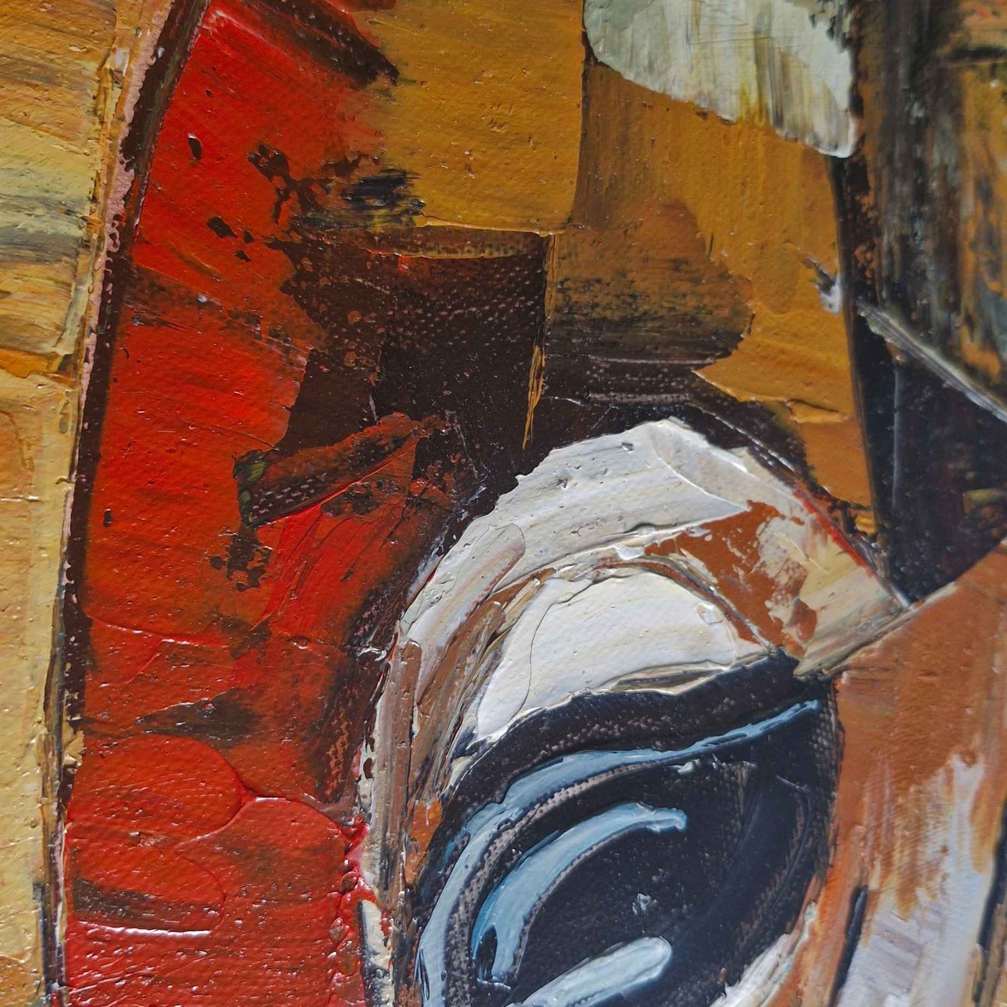 Detalle de formas angulosas y mirada expresiva del toro