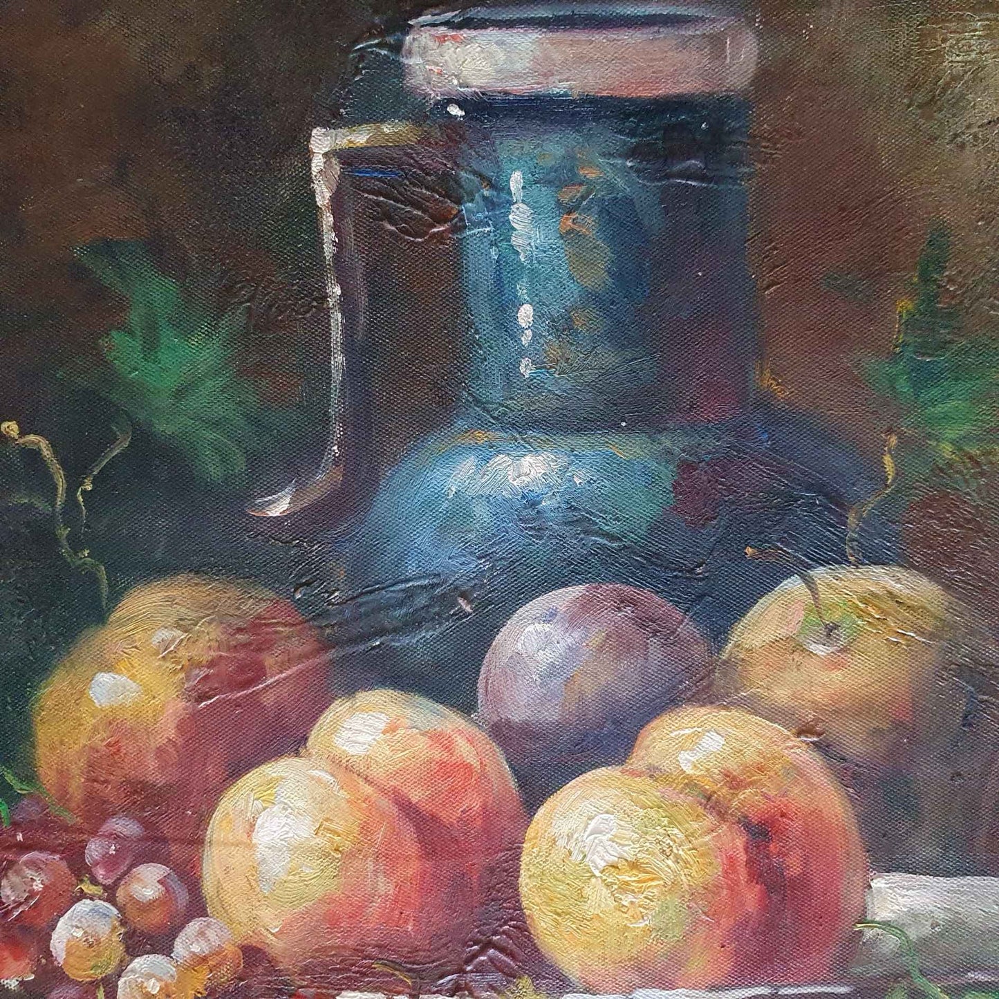 Cuadro con uvas, manzanas y jarrón azul