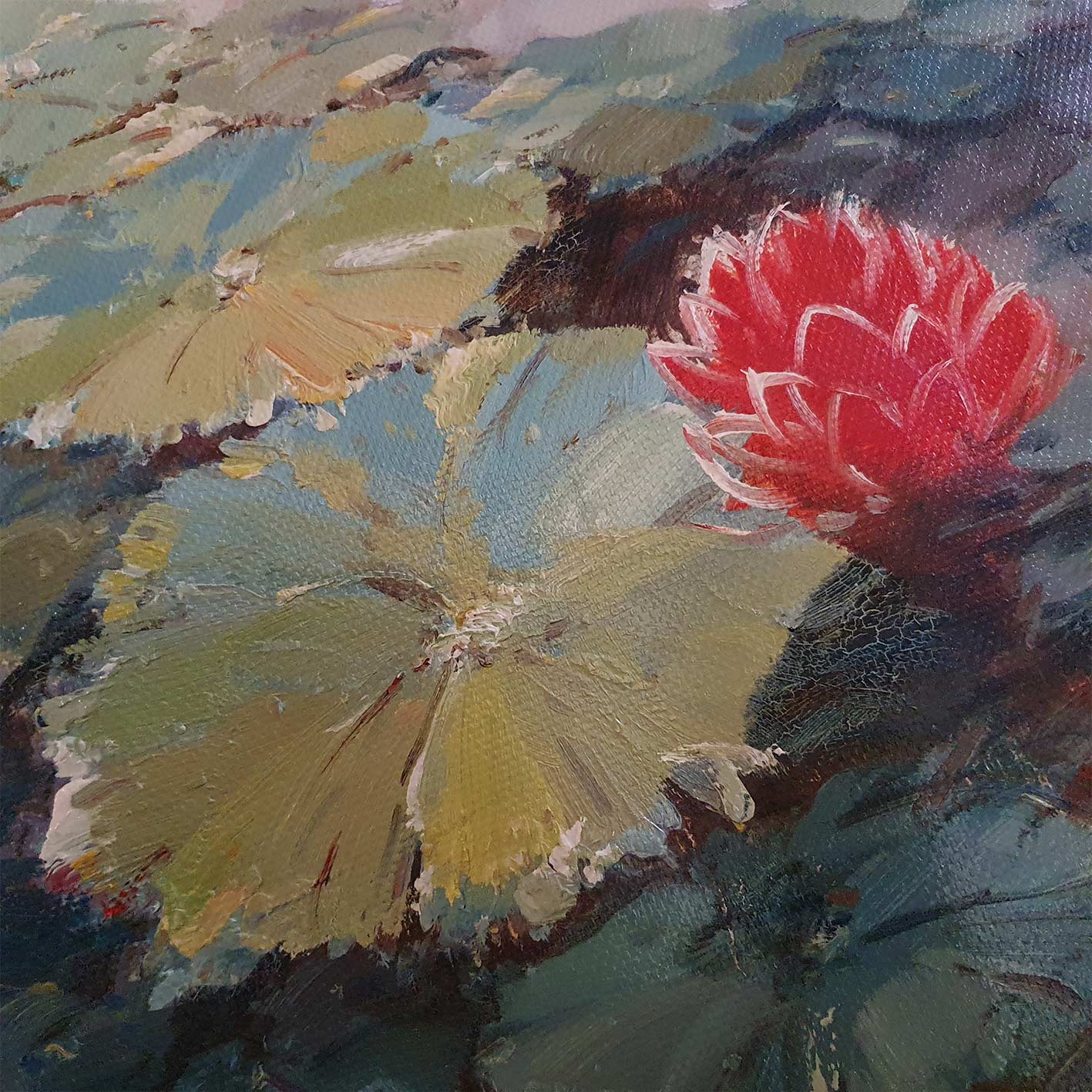 Detalle de textura de pintura hecha a mano de nenúfares verdes y flor roja