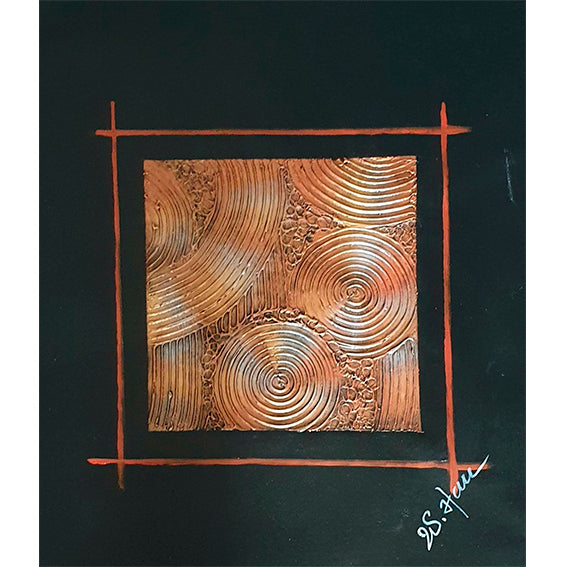 Lienzo cuadrado pintado con formas circulares en cobre y marco rojo.