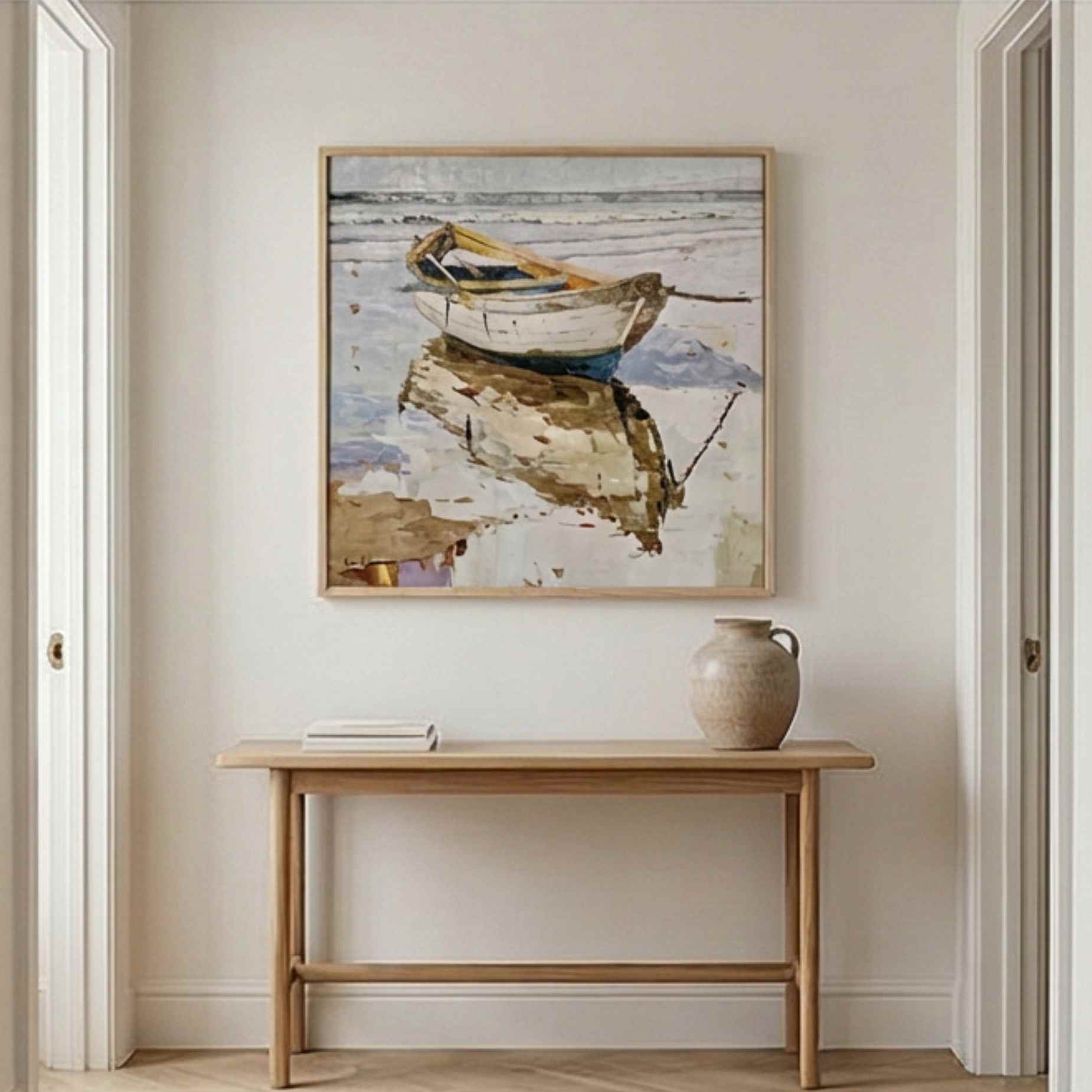 Decoración con barca varada en playa tranquila